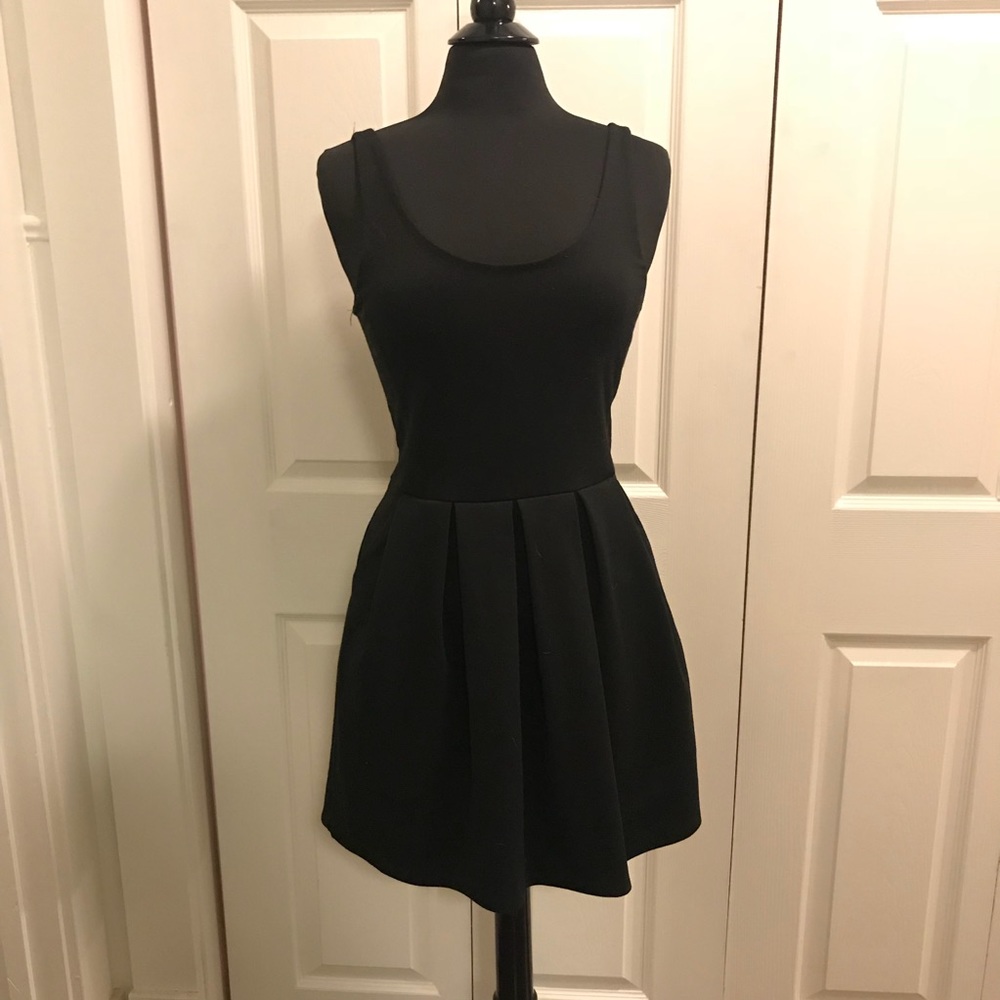 LITTLE BLACK DRESS W/ POCKETS